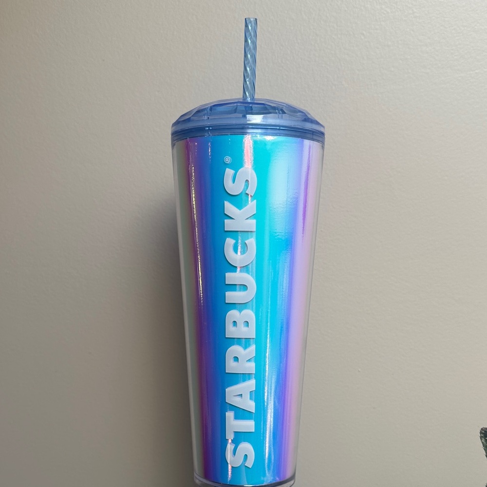 Starbucks Iridescent Blue-Purple Ombre 24 oz tumbler with Blue Lid & Straw. 🩵💜